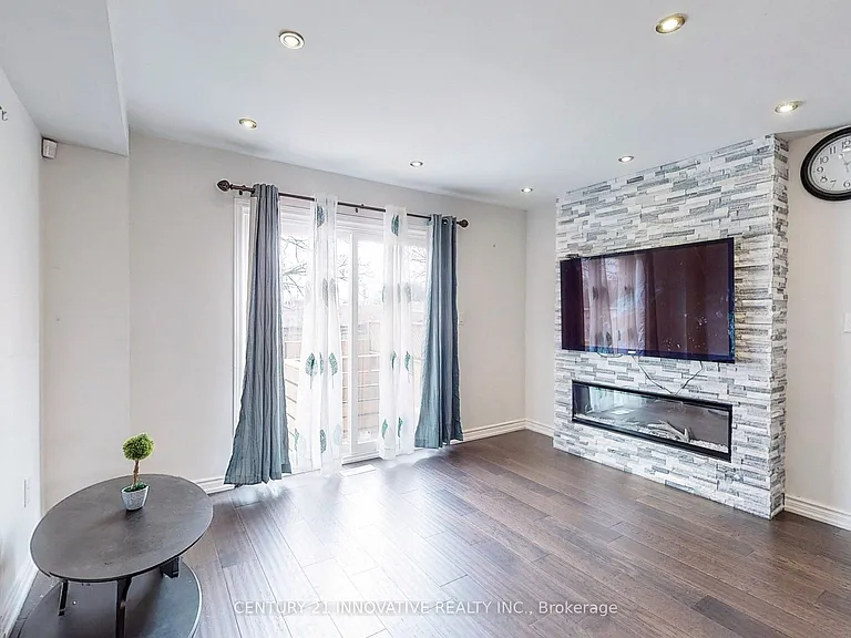 1635 Pickering Pkwy #18 — Photo 4