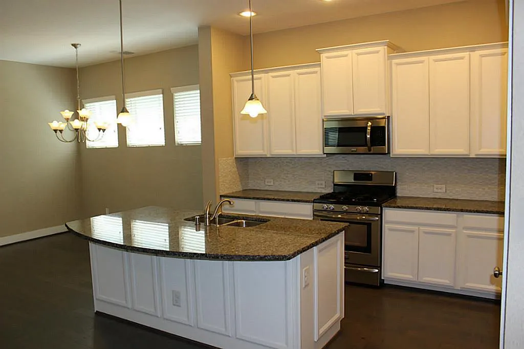 3 bed, 2.5 bath, 1868 sqft, $2,700 — Photo 4