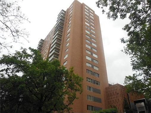 4th image of 221 W 48th St APT 204