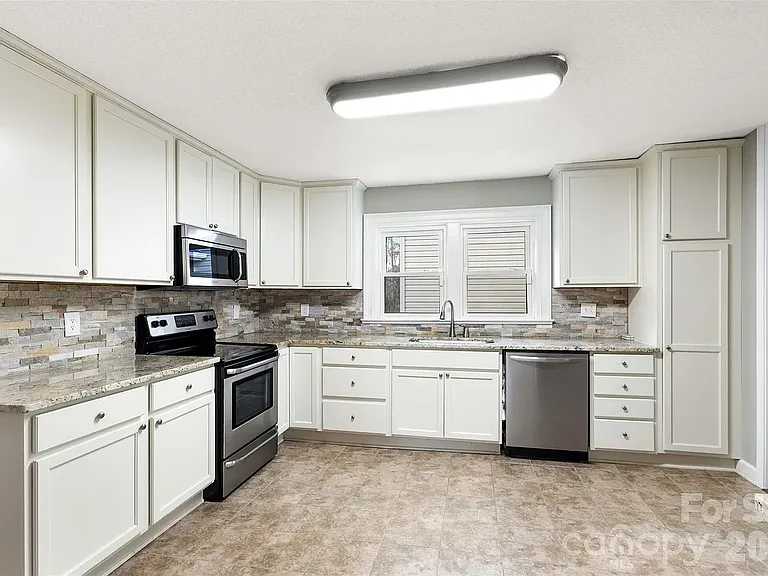 1751 Robert Martin Rd — Photo 17