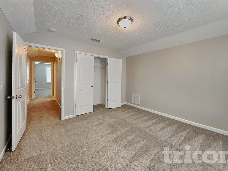 549 Medallion Cir — Photo 10