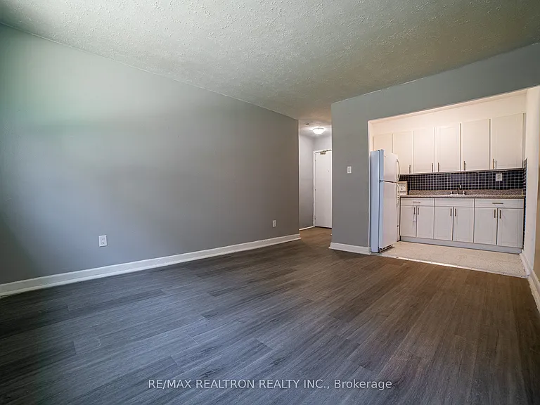 2369 Lake Shore Blvd W #111 — Photo 3