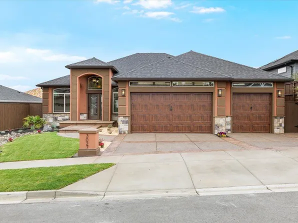 3027 Mount Thielsen Dr, Medford, OR 97504