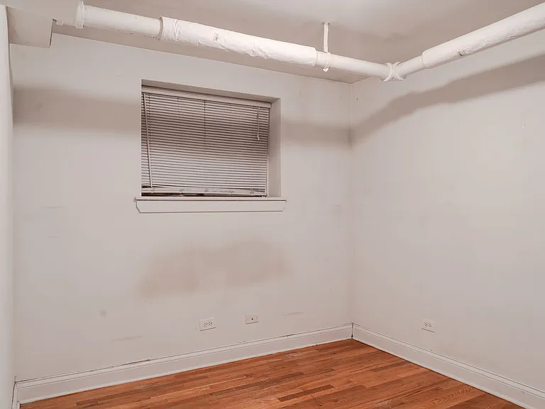 1945-1955 W Montrose Ave #4354-4356 — Photo 10