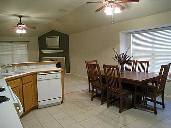 4th image of 1020 Cedarbrook Cir