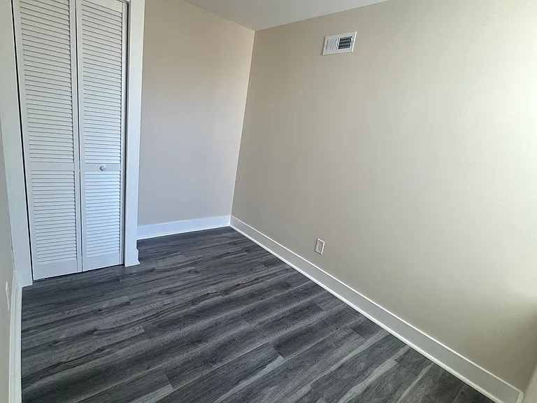 459 E High St — Photo 11
