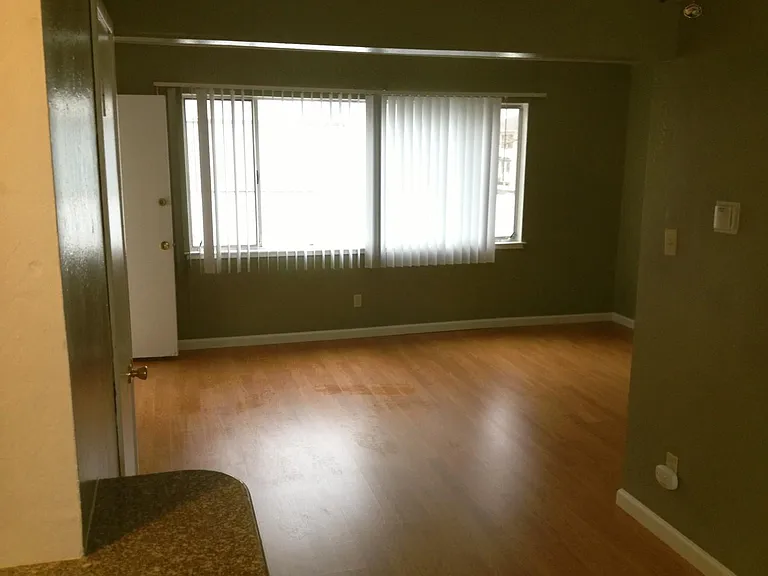 1729 G St #20 — Photo 3