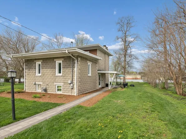 34 S River St, South Elgin, IL 60177