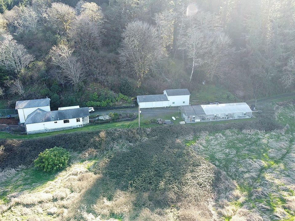 2nd image of 66751 N Bay Rd