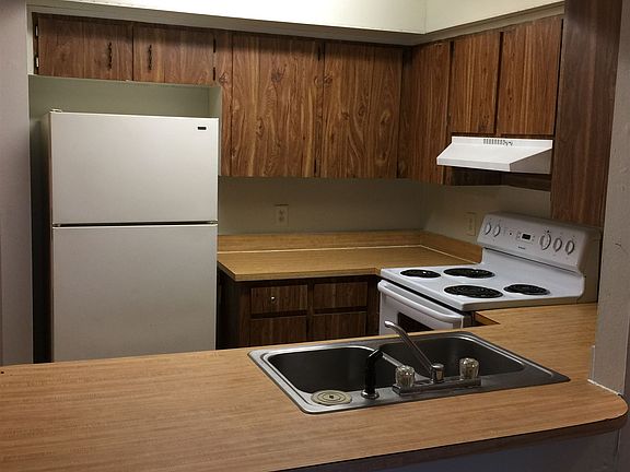 5th image of 3076 Saint Paul Dr