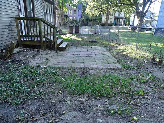 32nd image of 665 Dennis St
