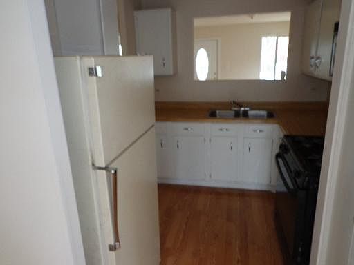 3rd image of 1525 N Hickory Ave