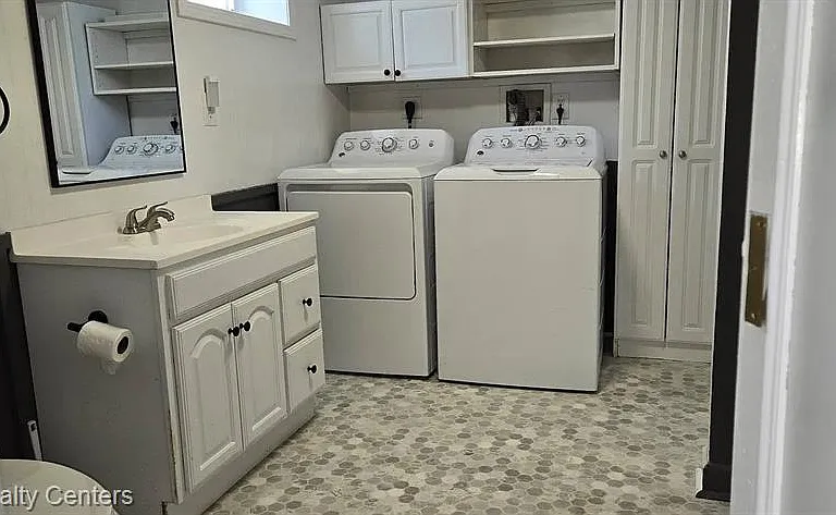 1349 Beach Dr — Photo 11