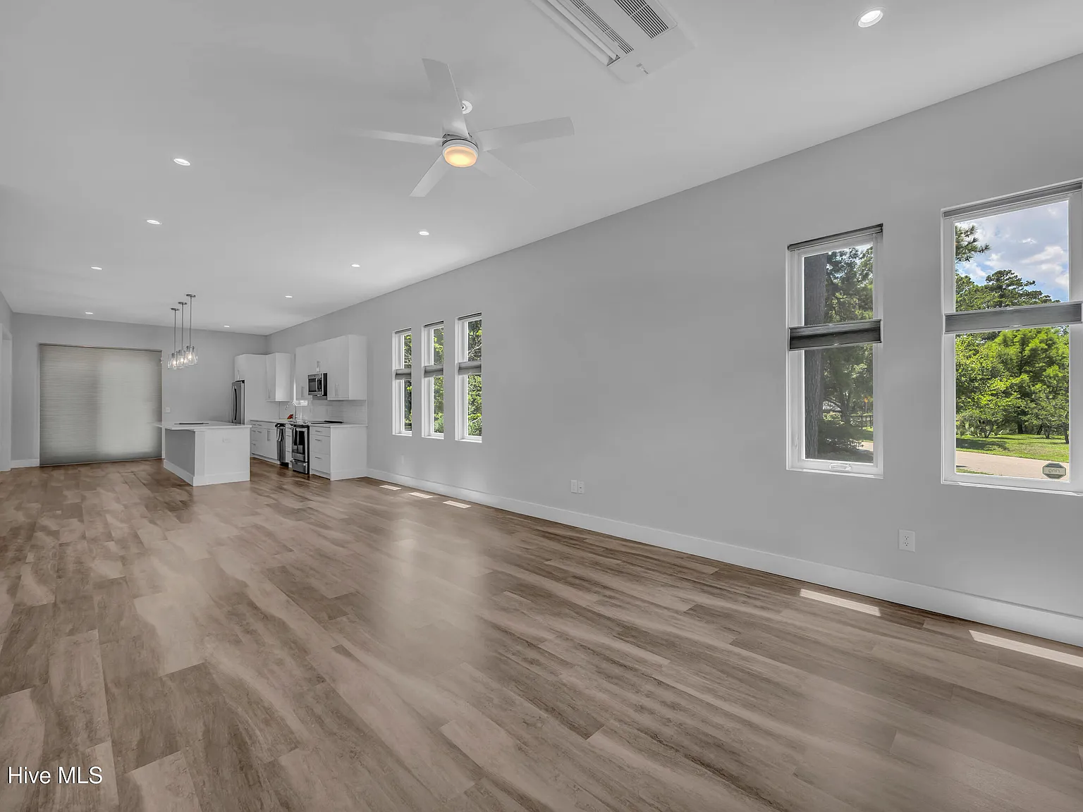 3 bed, 2.5 bath, $2,800 — Photo 3