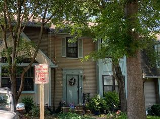 25 Nicholson Ct, Sterling, VA 20165