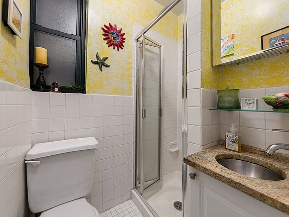 5th image of 334 E 77th St APT 7