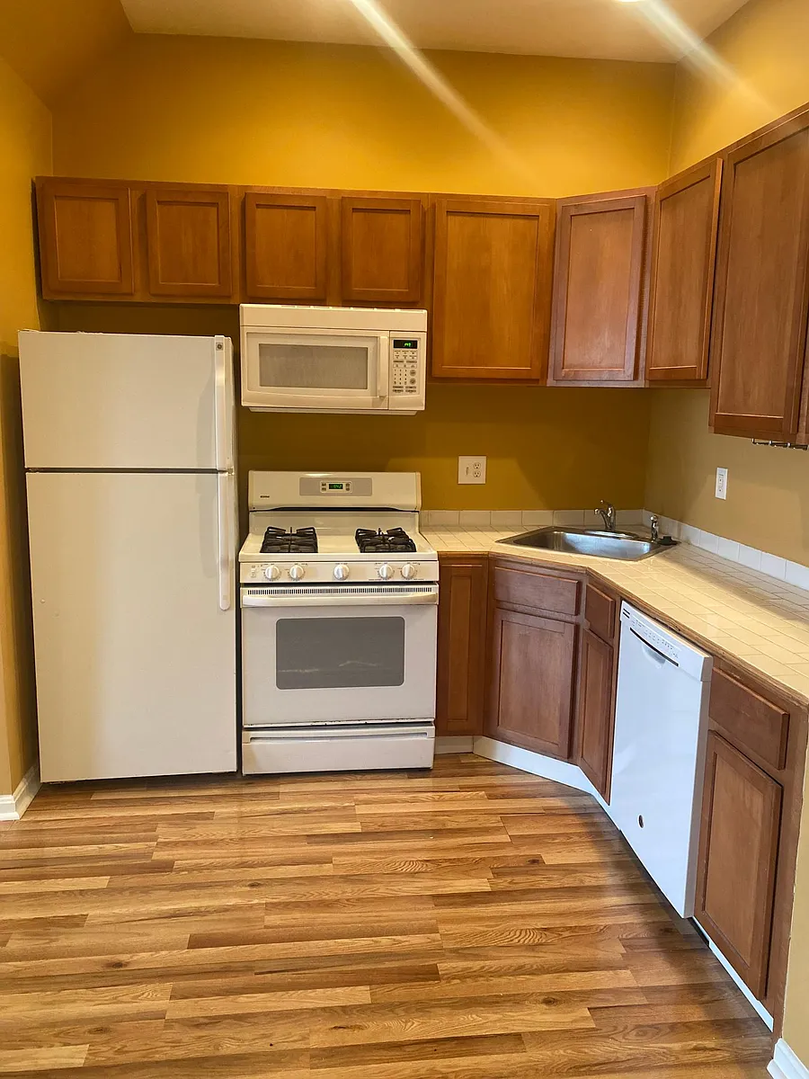 Kitchen - 708 Lennox St