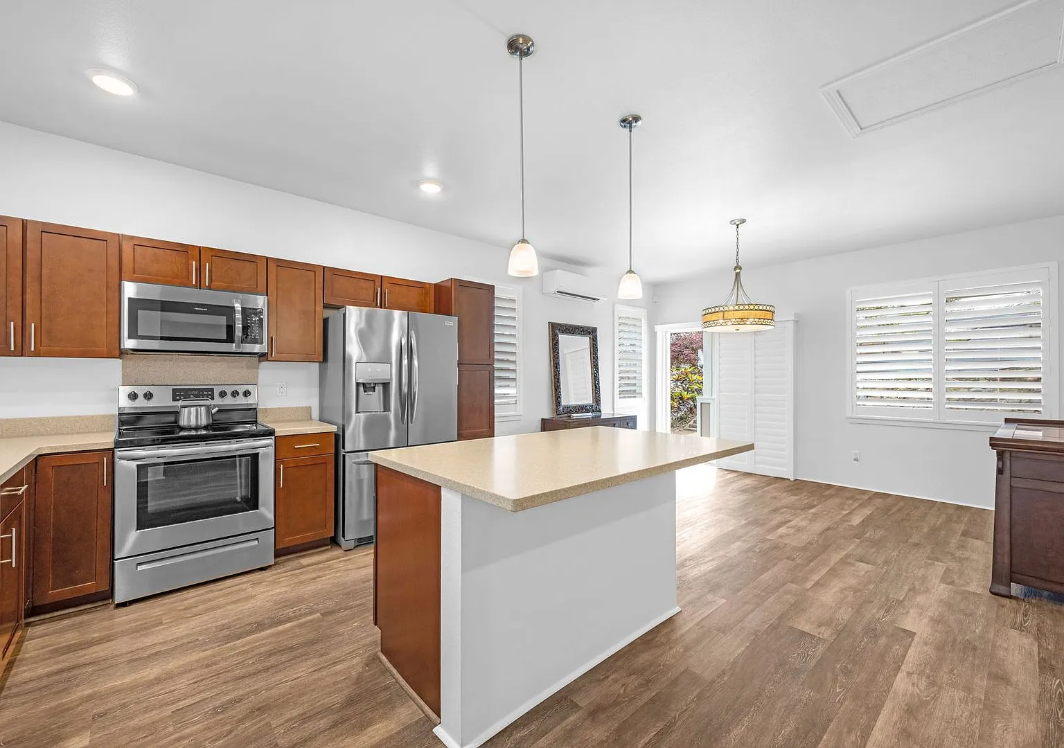 Flexible 6-Month Lease--Solar-Powered Wailuku Home with Ocean views, Fruit Trees, Split AC & Dog-... — Photo 4