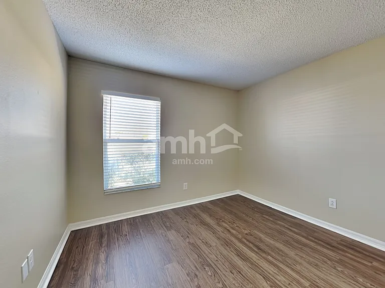 12517 Midpointe Dr — Photo 16