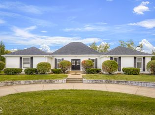 4291 Fairlawn Dr, Columbus, IN 47203