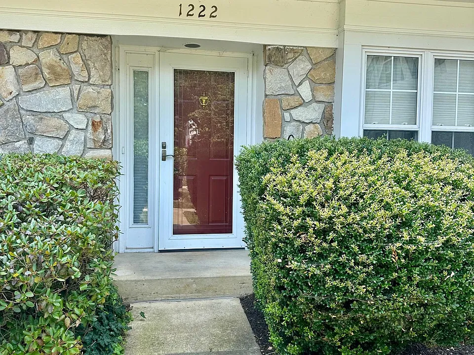 Welcome to 1222 Putman Blvd.