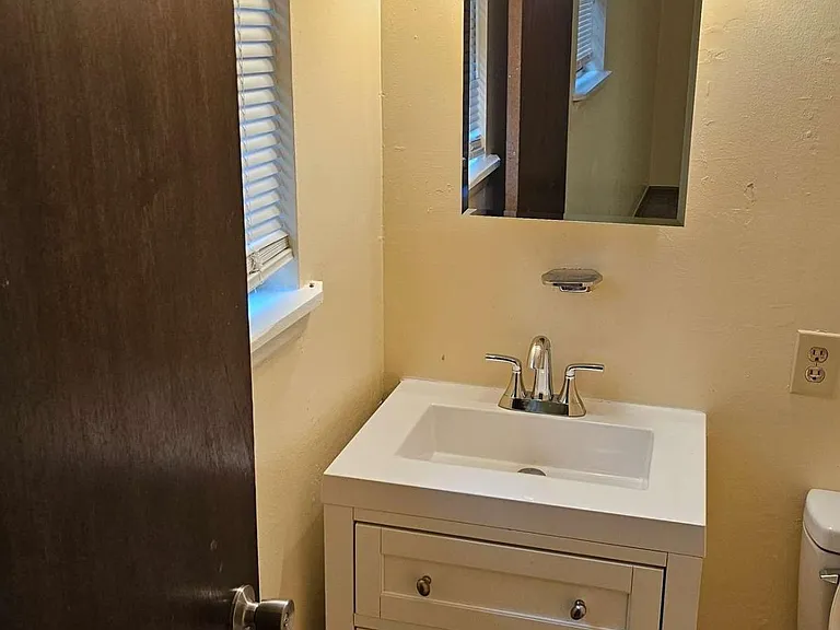 412 Vienna Cir — Photo 18