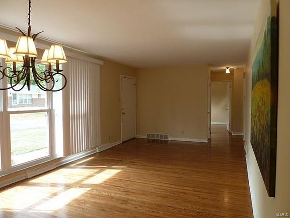 3rd image of 8901 Iroquois Dr