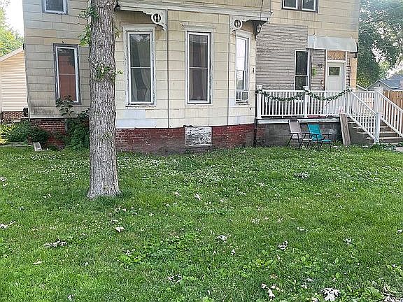 2nd image of 214 E Daggy St
