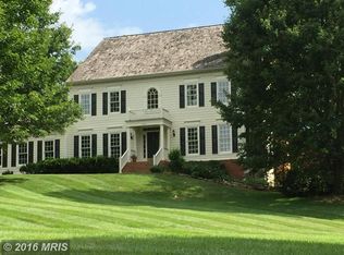 855 Forestville Meadows Dr, Great Falls, VA 22066