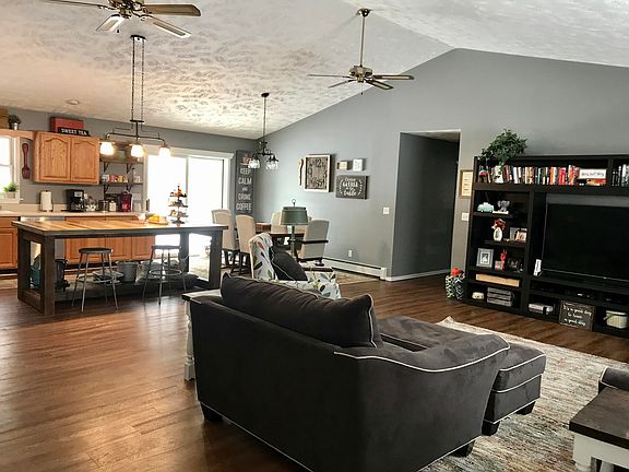 2nd image of 908 Little John Ave
