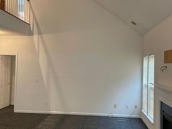 3rd image of 104 Brookhollow Dr