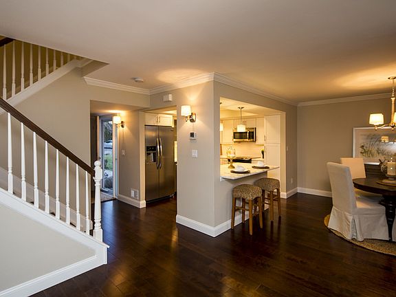 Great for Entertaining : Thoughtfully decorated