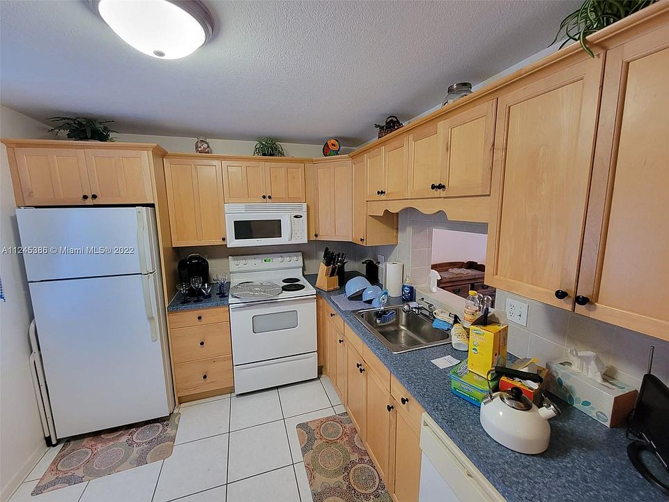 1st image of 414 SE 10th St APT 406