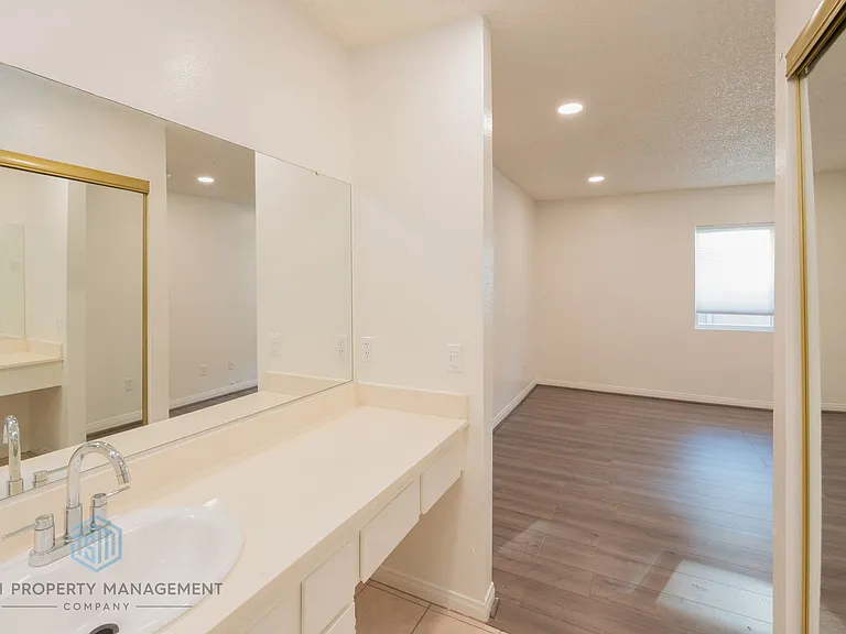 8407 Spring Desert Pl #E — Photo 13