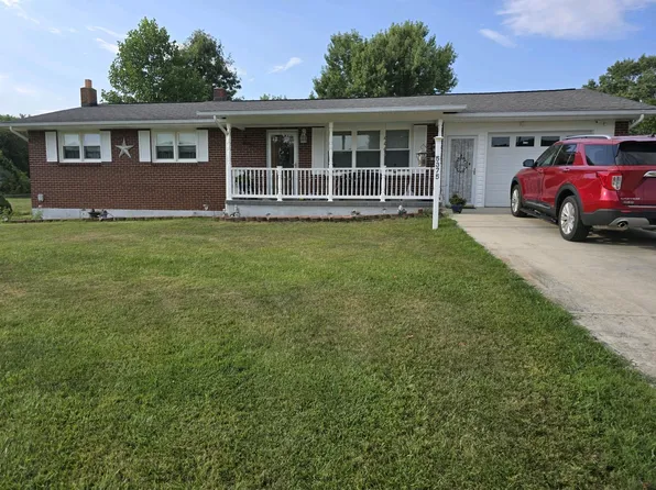 5375 Empire St, Pulaski, VA 24301