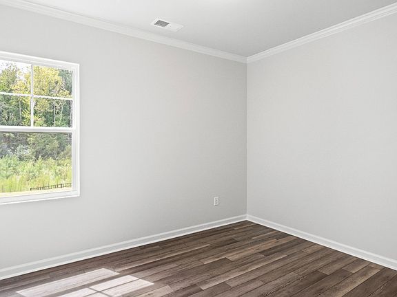 4th image of 5830 Woodlawn Dr