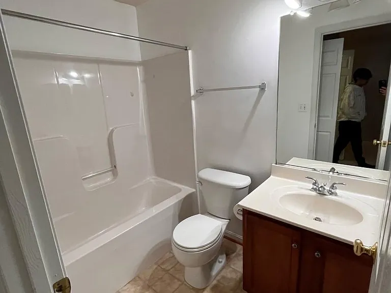 Full bathroom on lower level (basement)