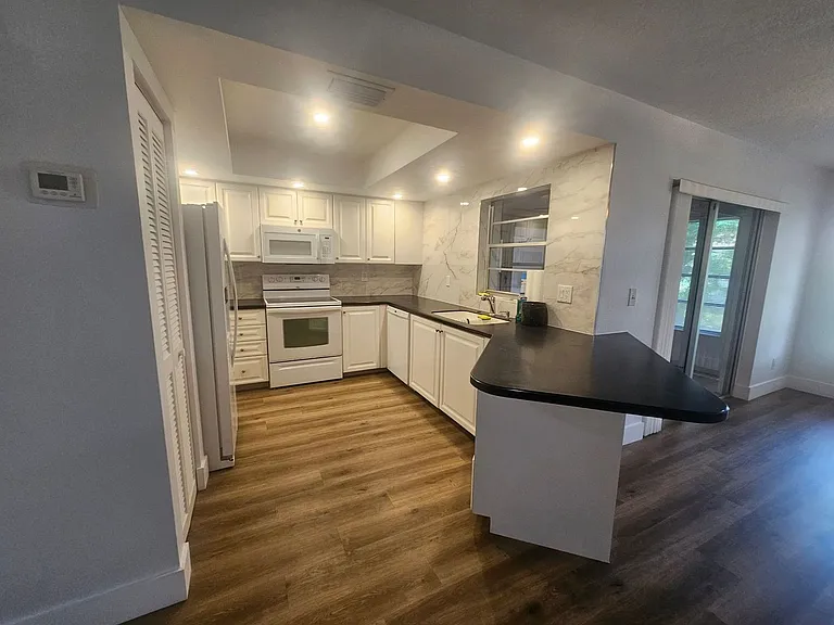 5989 Hillyer Ct — Photo 8
