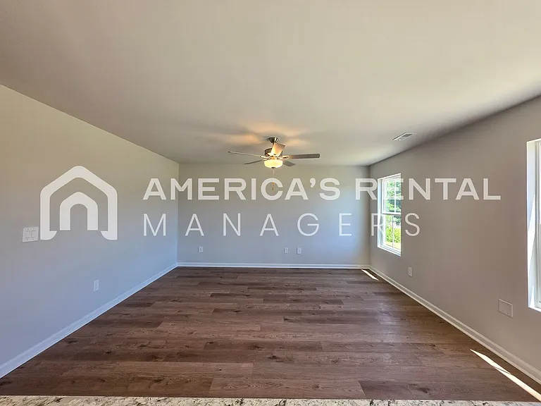 4111 Hudson Ct — Photo 9
