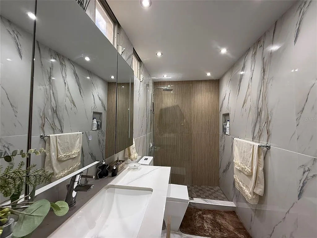 3 bed, 2.0 bath, 1305 sqft, $2,900 — Photo 3