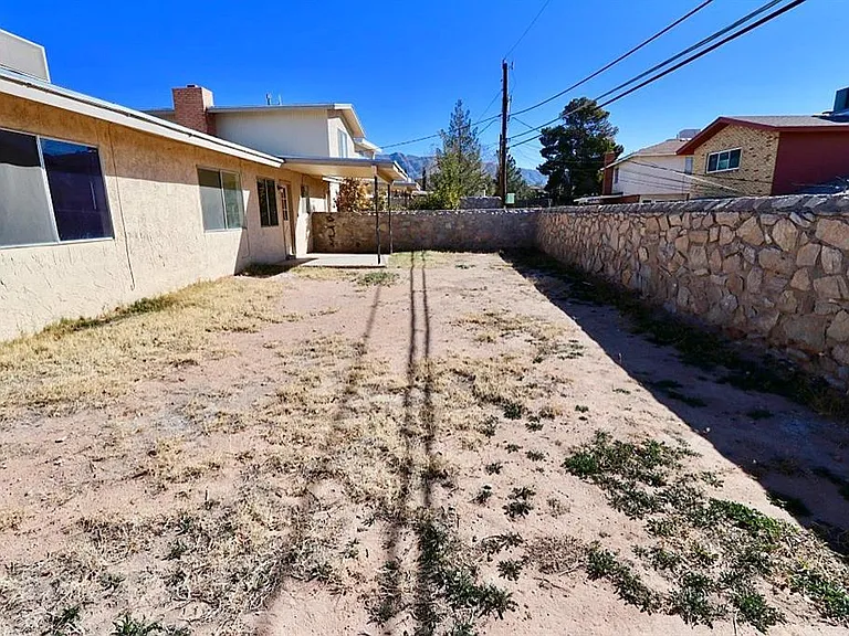 6925 Escondido Dr #B — Photo 30