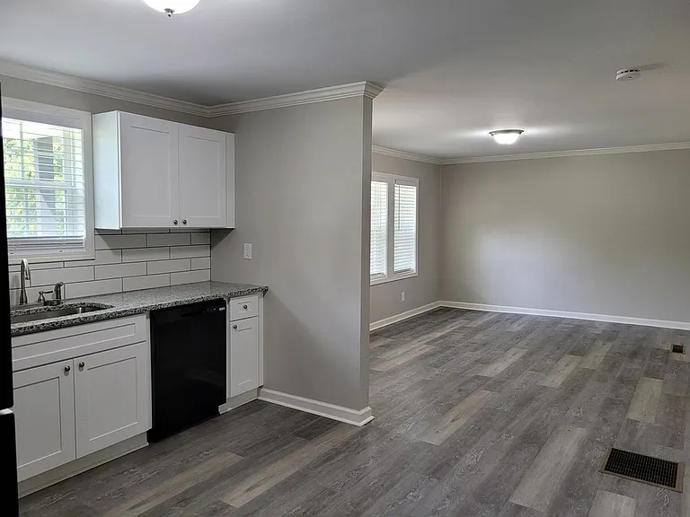 484 Club Dr — Photo 8