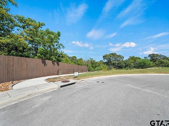 3rd image of 1326 River Place Dr