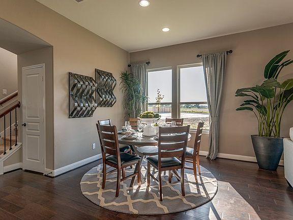 4th image of 841 Olive Ln