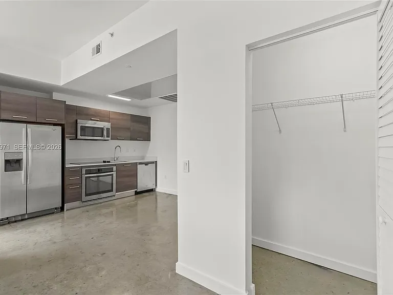151 SE 1st St #Penthouse 04 — Photo 12