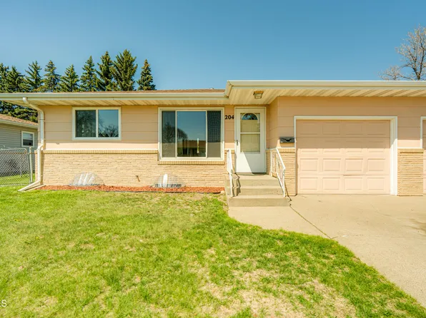 204 E Turnpike Ave, Bismarck, ND 58501