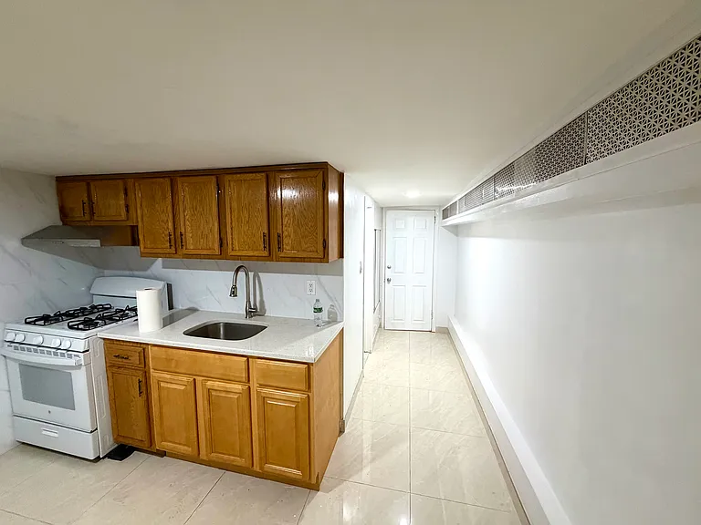 2040 E 23rd St #BASEMENT — Photo 2