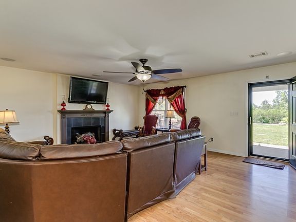 2nd image of 14061 Friendship Ln