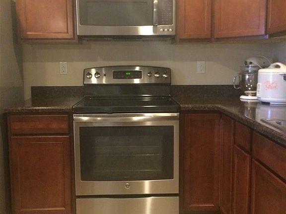 3rd image of 11 Stafford Cir