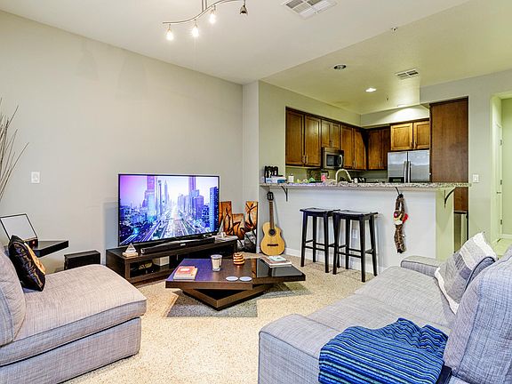 4th image of 21301 Erwin St Unit 202